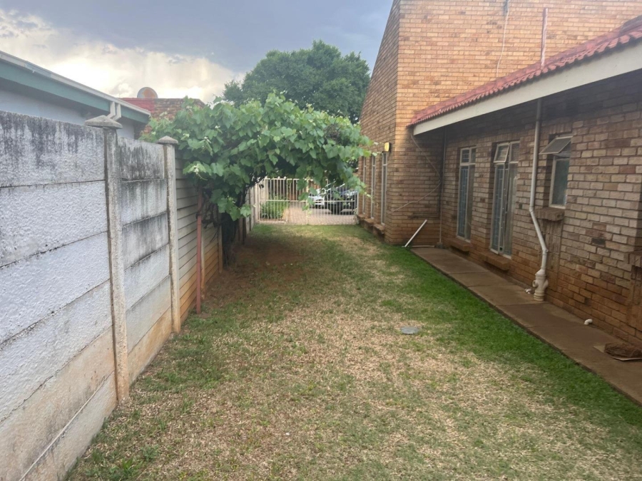 5 Bedroom Property for Sale in Potchefstroom South North West
